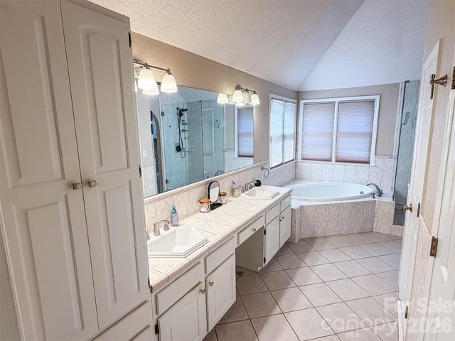 1740 29th Avenue Place NE, Hickory, NC 28601