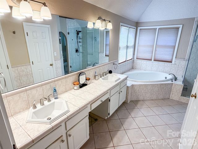 1740 29th Avenue Place NE, Hickory, NC 28601