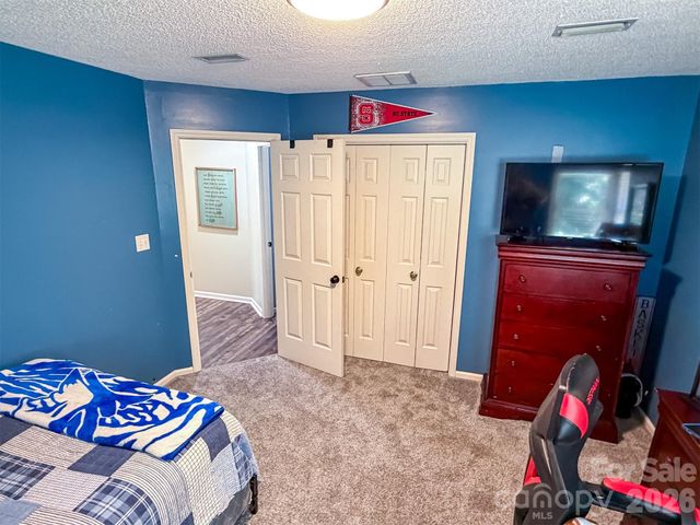 1740 29th Avenue Place NE, Hickory, NC 28601