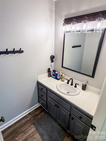 1740 29th Avenue Place NE, Hickory, NC 28601