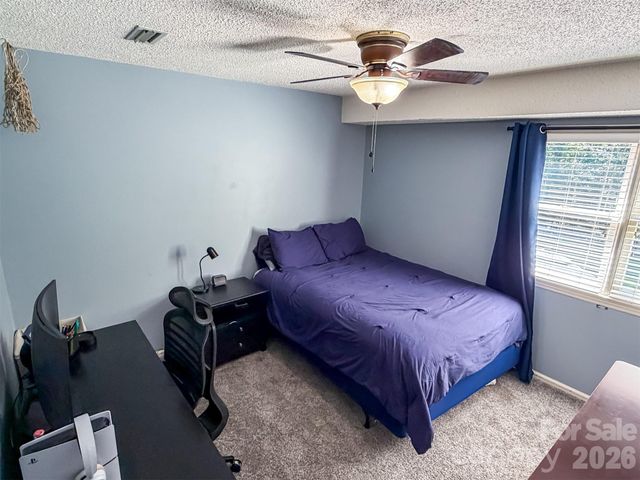 1740 29th Avenue Place NE, Hickory, NC 28601