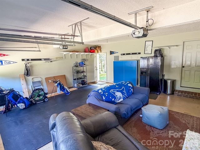 1740 29th Avenue Place NE, Hickory, NC 28601