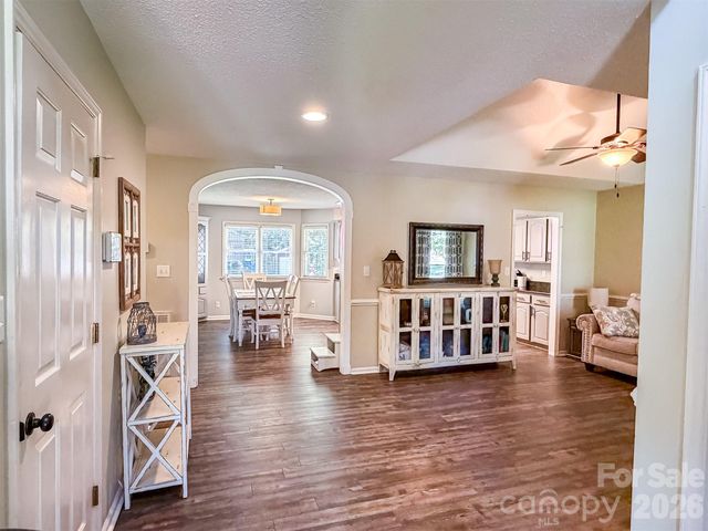 1740 29th Avenue Place NE, Hickory, NC 28601