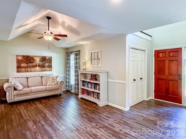 1740 29th Avenue Place NE, Hickory, NC 28601