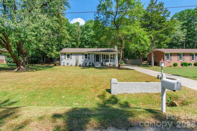 2832 Forest Hills Circle, Rock Hill, SC 29732