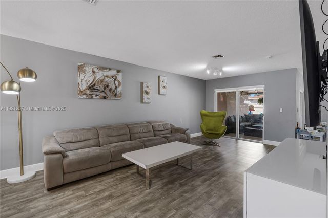 4055 Eastridge Dr, Deerfield Beach, FL 33064