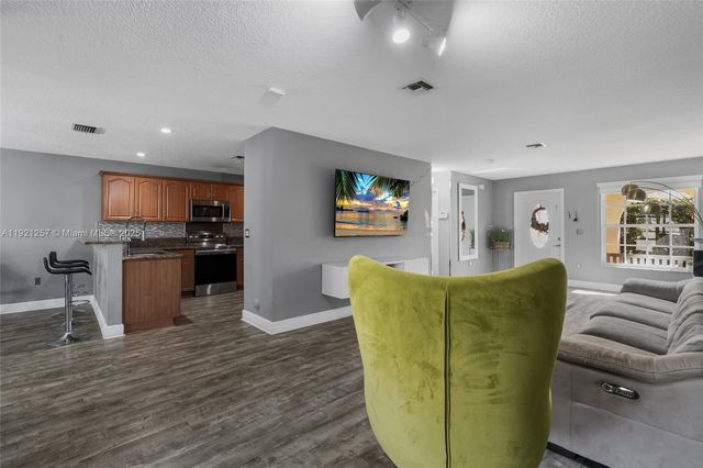 4055 Eastridge Dr, Deerfield Beach, FL 33064