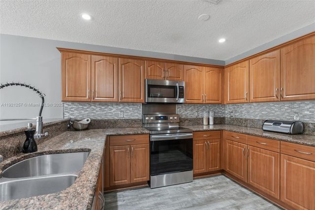 4055 Eastridge Dr, Deerfield Beach, FL 33064