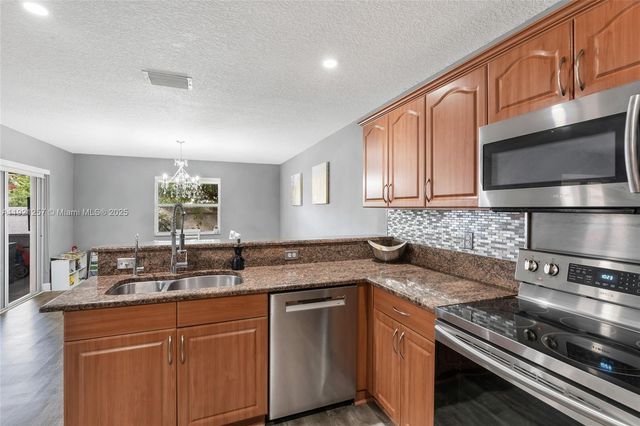 4055 Eastridge Dr, Deerfield Beach, FL 33064