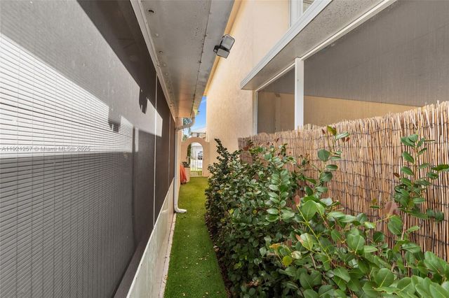 4055 Eastridge Dr, Deerfield Beach, FL 33064