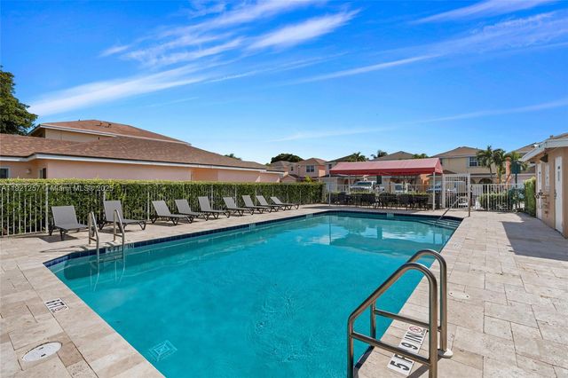 4055 Eastridge Dr, Deerfield Beach, FL 33064