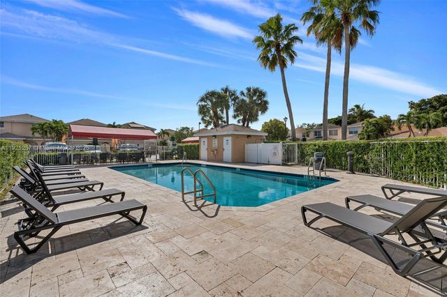 4055 Eastridge Dr, Deerfield Beach, FL 33064