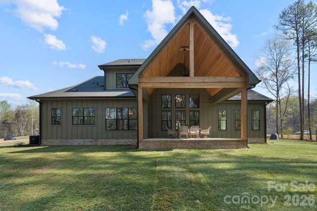 568 Longleaf Pine Lane, Clover, SC 29710