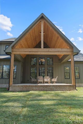 568 Longleaf Pine Lane, Clover, SC 29710