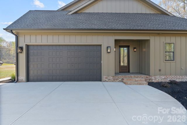 568 Longleaf Pine Lane, Clover, SC 29710