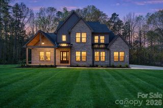 568 Longleaf Pine Lane, Clover, SC 29710