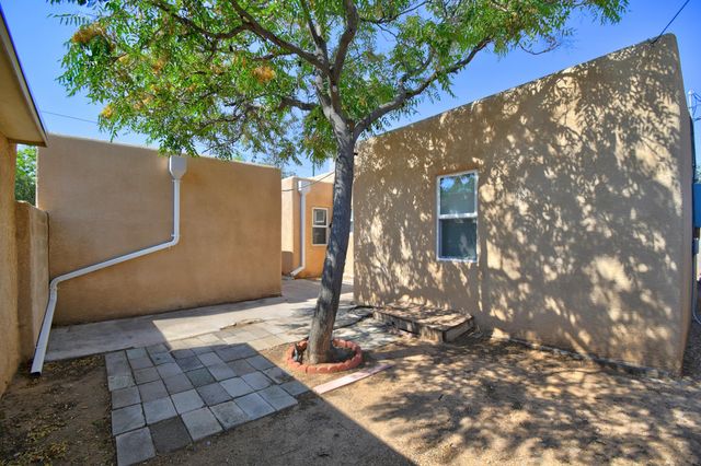 324 STANFORD Drive SE, Albuquerque, NM 87106