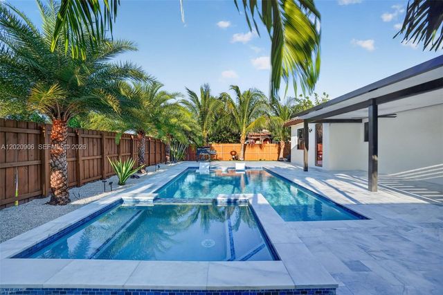 2371 SE 1st Ct, Homestead, FL 33033