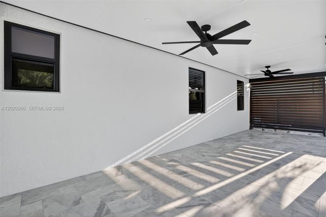 2371 SE 1st Ct, Homestead, FL 33033