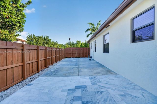 2371 SE 1st Ct, Homestead, FL 33033
