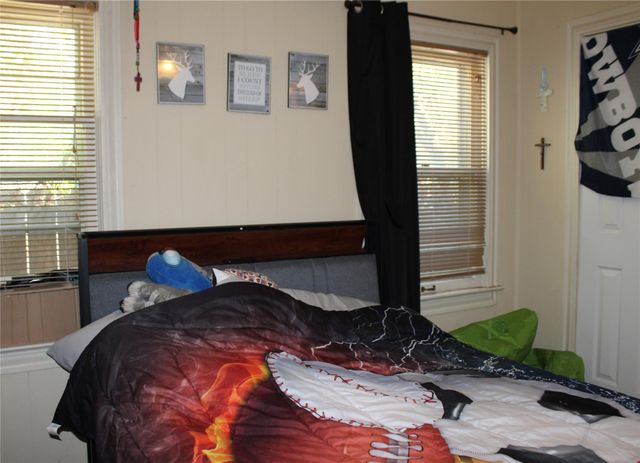 216 Robson Street, Columbus, TX 78934