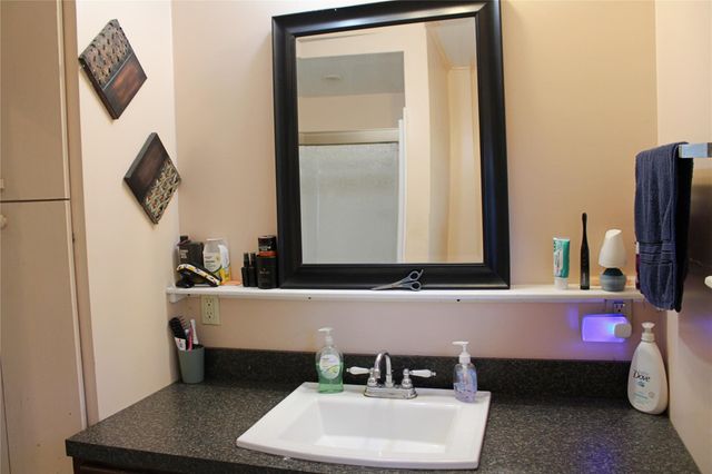 216 Robson Street, Columbus, TX 78934