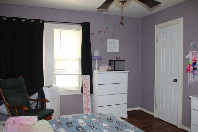 216 Robson Street, Columbus, TX 78934