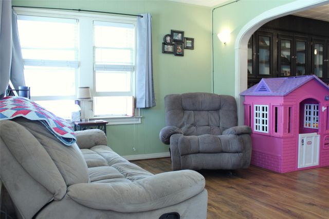 216 Robson Street, Columbus, TX 78934