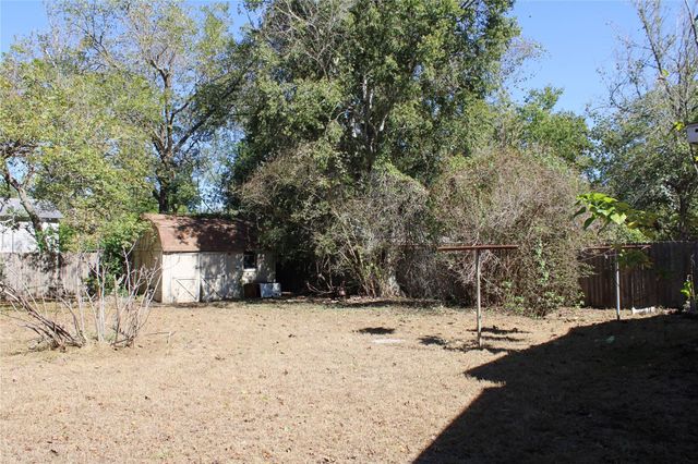 216 Robson Street, Columbus, TX 78934