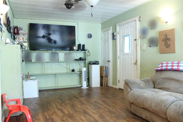 216 Robson Street, Columbus, TX 78934