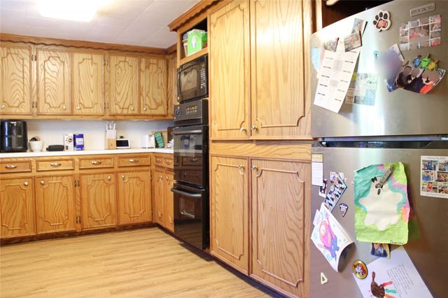 216 Robson Street, Columbus, TX 78934