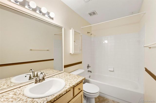 2575 S Syracuse Way H104, Denver, CO 80231