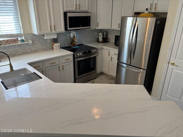 20 Winkle Court, Whiting, NJ 08759