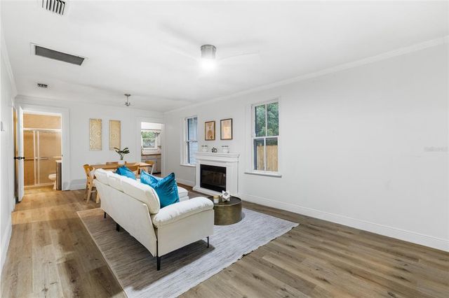 902 NW 4TH PLACE, Gainesville, FL 32601
