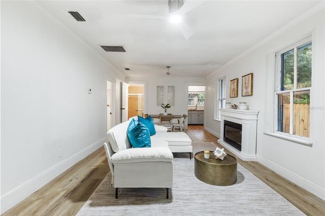 902 NW 4TH PLACE, Gainesville, FL 32601
