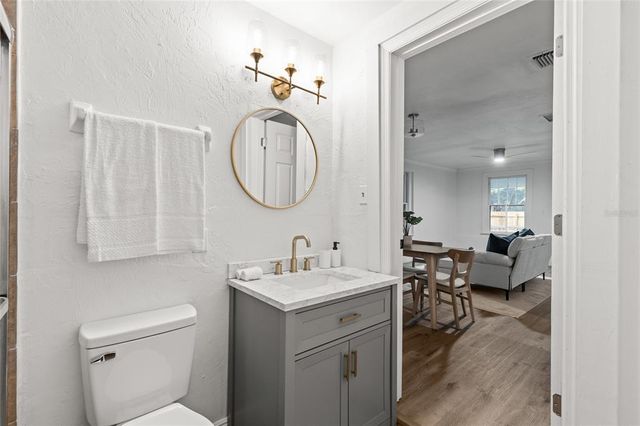 902 NW 4TH PLACE, Gainesville, FL 32601