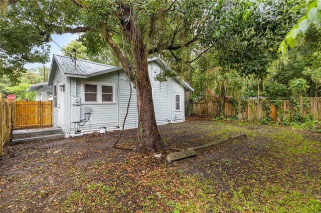 902 NW 4TH PLACE, Gainesville, FL 32601