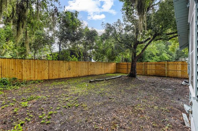 902 NW 4TH PLACE, Gainesville, FL 32601