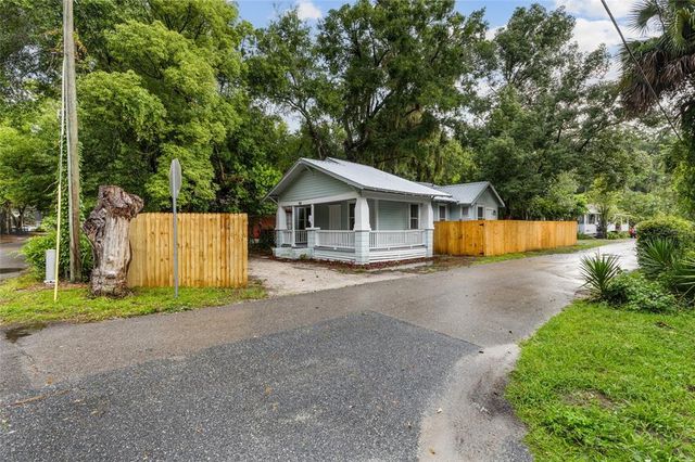 902 NW 4TH PLACE, Gainesville, FL 32601
