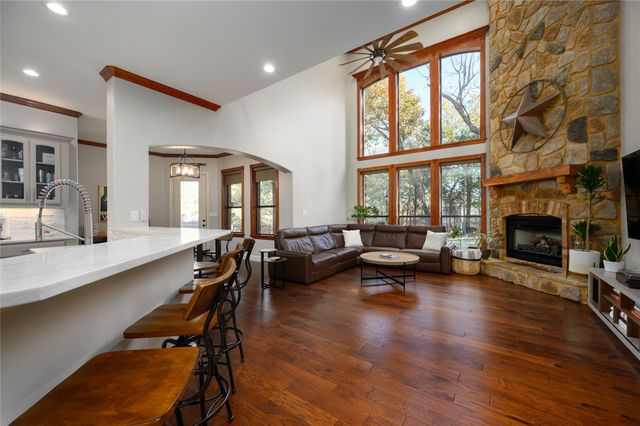 588 Lakepoint Loop, Pottsboro, TX 75076