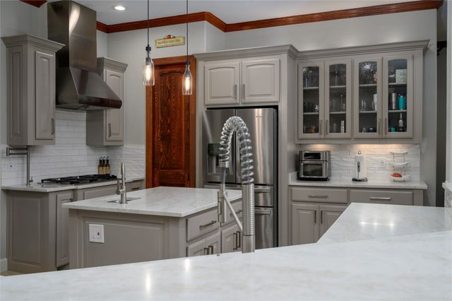 588 Lakepoint Loop, Pottsboro, TX 75076