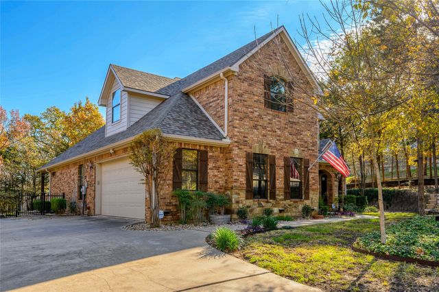 588 Lakepoint Loop, Pottsboro, TX 75076