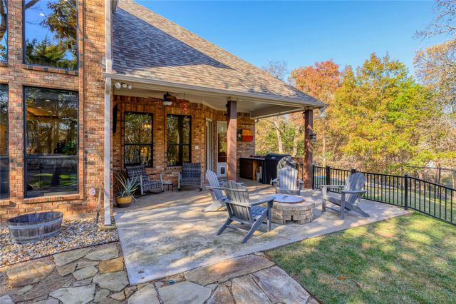 588 Lakepoint Loop, Pottsboro, TX 75076