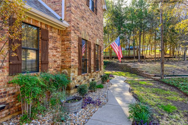 588 Lakepoint Loop, Pottsboro, TX 75076