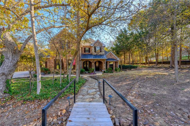 588 Lakepoint Loop, Pottsboro, TX 75076