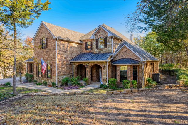 588 Lakepoint Loop, Pottsboro, TX 75076