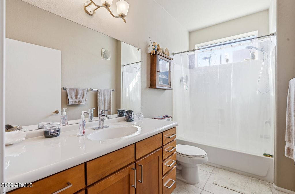 Image 11 of property listing at 6745 N 93RD Avenue 1124, Glendale, AZ 85305