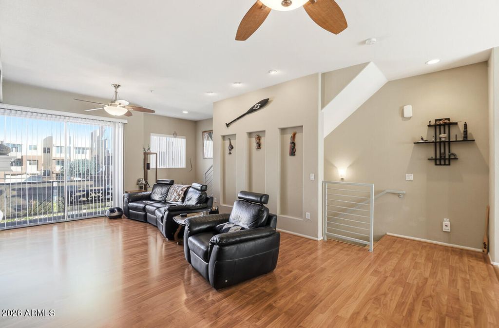 Image 2 of property listing at 6745 N 93RD Avenue 1124, Glendale, AZ 85305