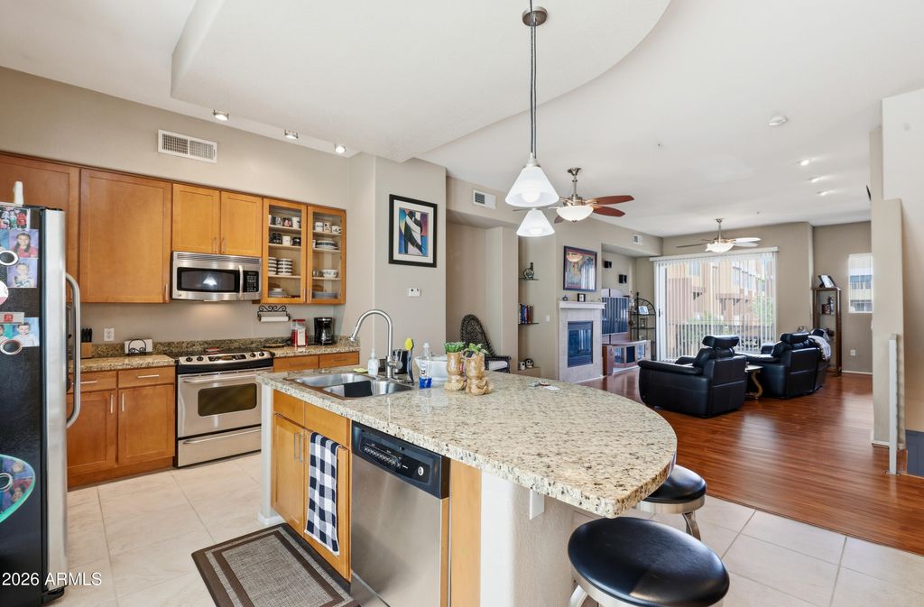 Image 9 of property listing at 6745 N 93RD Avenue 1124, Glendale, AZ 85305