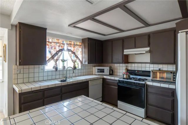 13870 Evergreen, Victorville, CA 92395